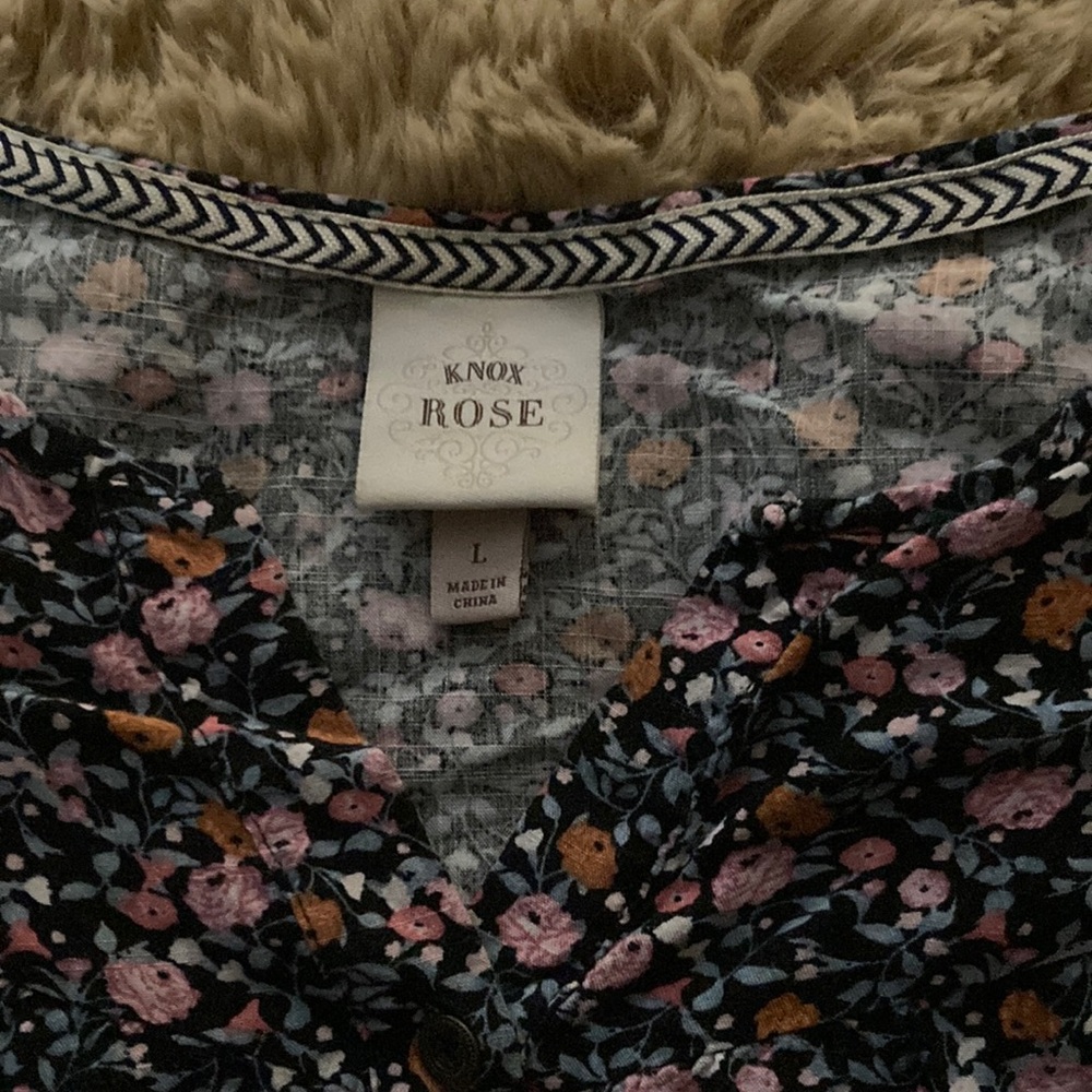 Knox Rose Black Smocked Blouse with Relaxed Fit - Picture 2 of 4